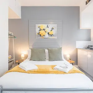 Private 2 With Kitchenette By Cb No Minimum Apartment Cambridge (Cambridgeshire)